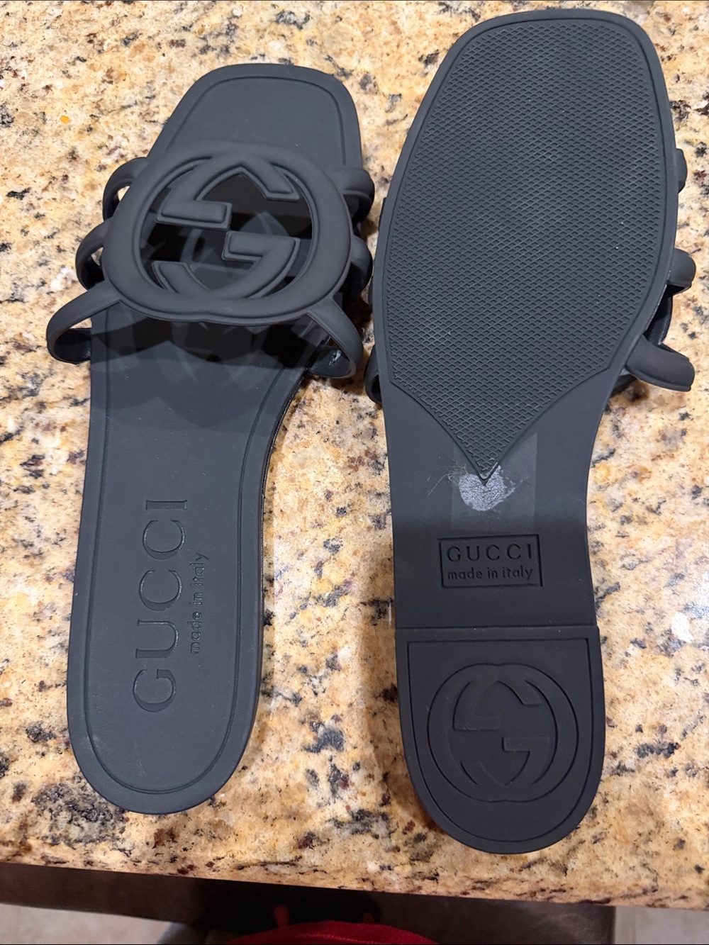 Gucci Matte Black Interlocking GG Slide Sandals - Picture 3 of 3